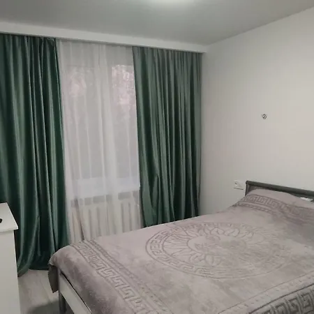 24 на 24, 2 спальни - аэропорт Apartment Chisinau