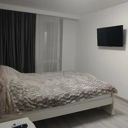 24 на 24, 2 спальни - аэропорт Apartment *