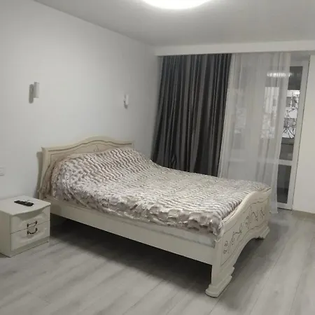 24 на 24, 2 спальни - аэропорт Apartment